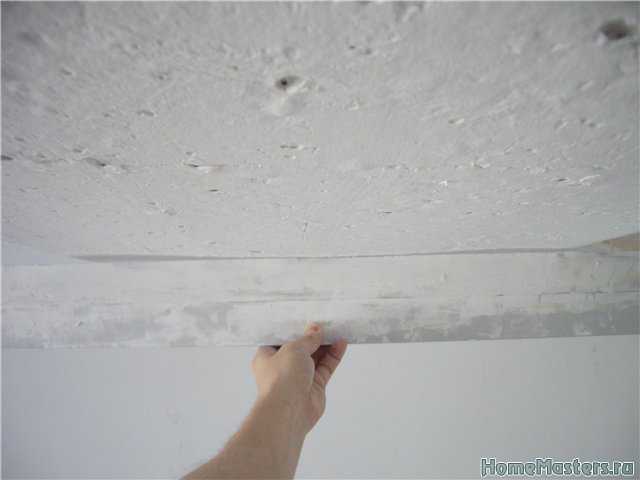 Как следует правильно клеить стеклохолст на потолок в собственном доме?