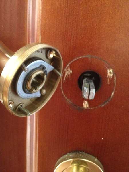 Как разобрать и снять дверную ручку межкомнатной двери