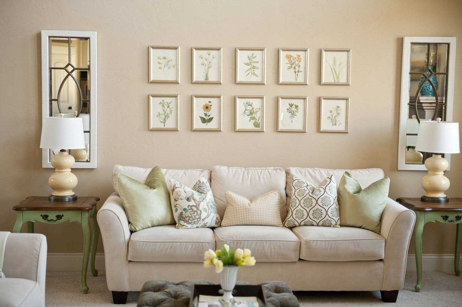 Лайфхаки дизайнеров интерьера: на какой высоте должны висеть картины над диваном, кроватью и не только