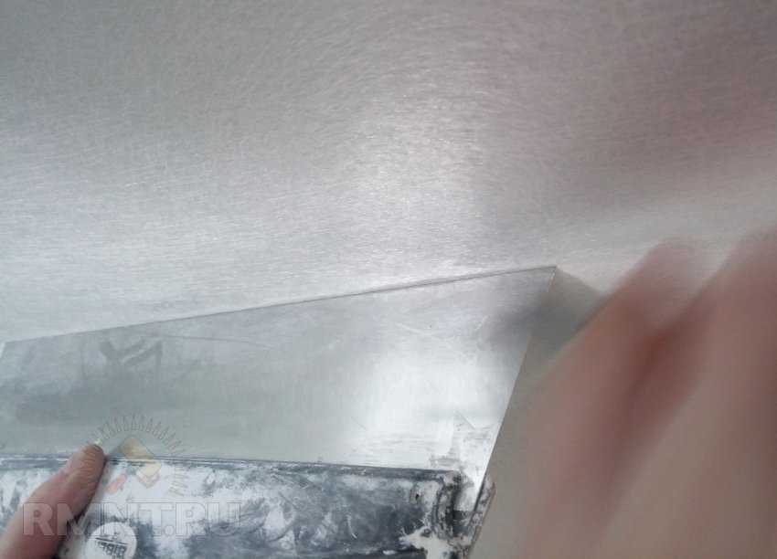 Малярный стеклохолст паутинка: применение материала для стен и особенности работы со стеклохолстом