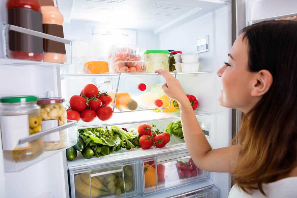 Как встроить холодильник в кухонный гарнитур?