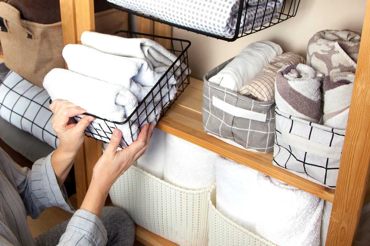 Как красиво сложить полотенце: в рулон, вчетверо и валиком