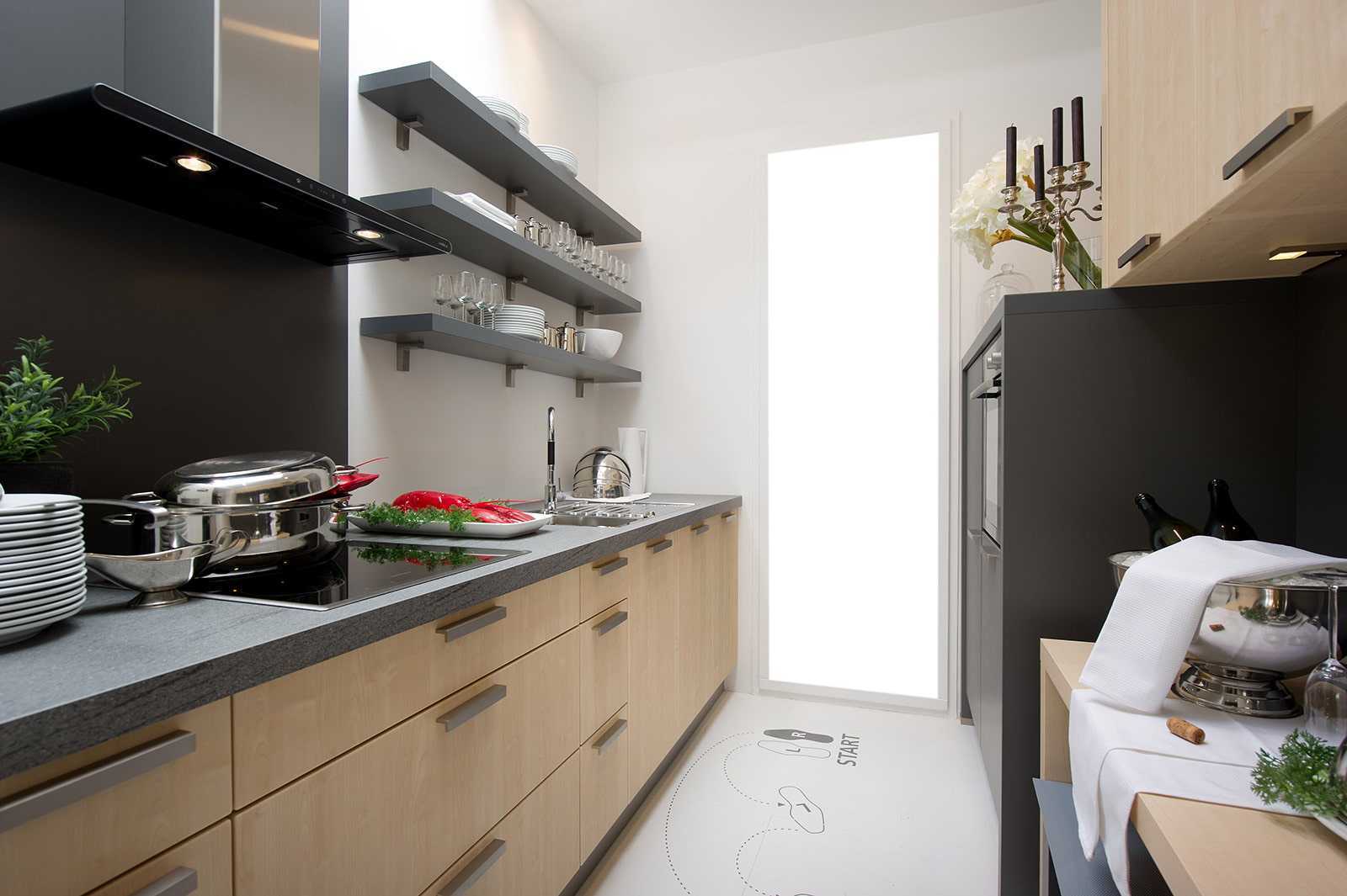 Дизайн узкой кухни. как правильно оформить длинную кухню? фото