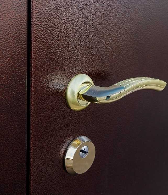 Как починить дверную ручку межкомнатной двери - причины