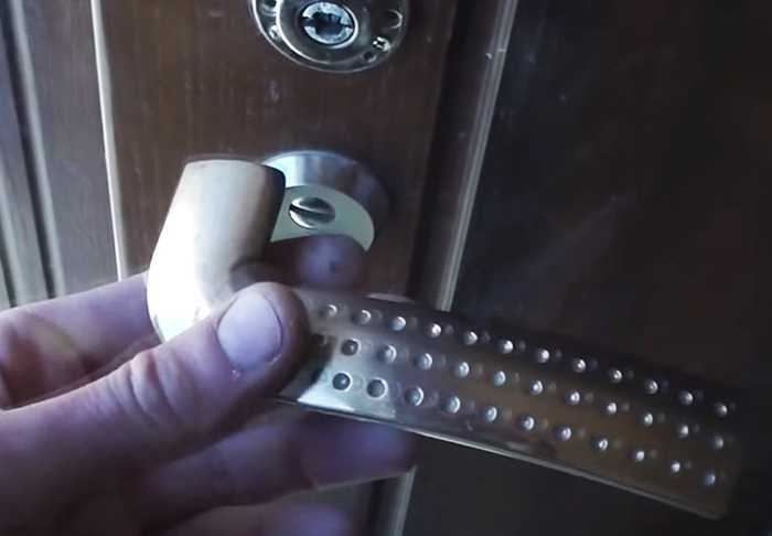 Ремонт ручки двери: пошаговые инструкции