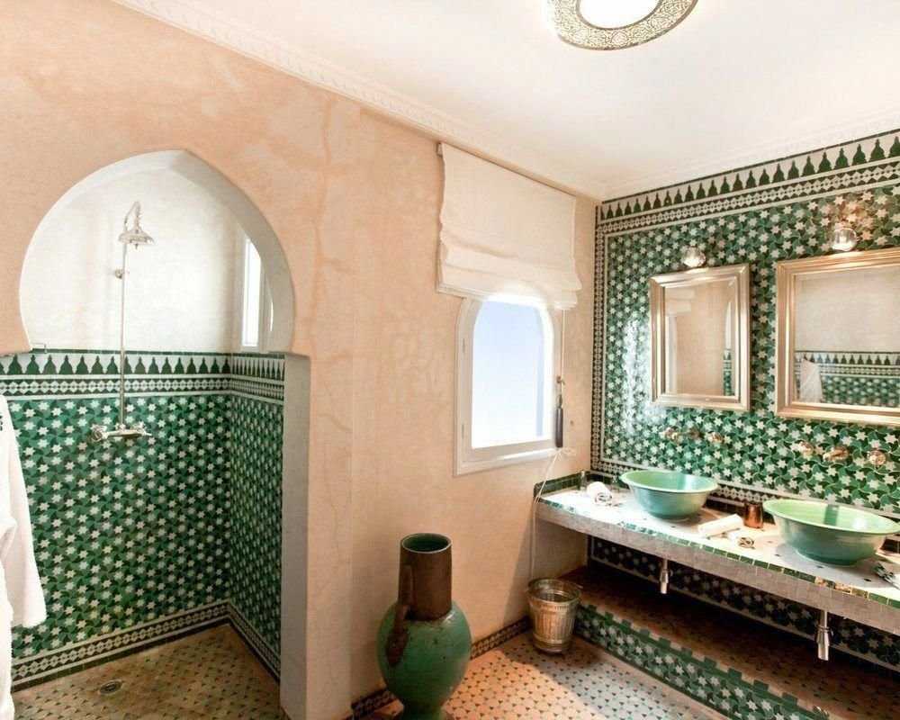 Марокканский стиль в интерьере кухни, ванной, гостиной: интерьер с плиткой
 - 20 фото