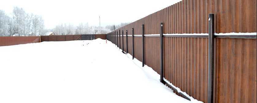 Забор зимой – особенности установки. установка заграждений зимой можно ли ставить металлический забор зимой