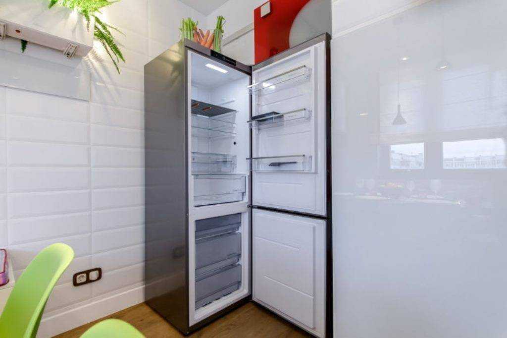 Как в комнате замаскировать холодильник: как спрятать холодильник: 8 гениальных идей
