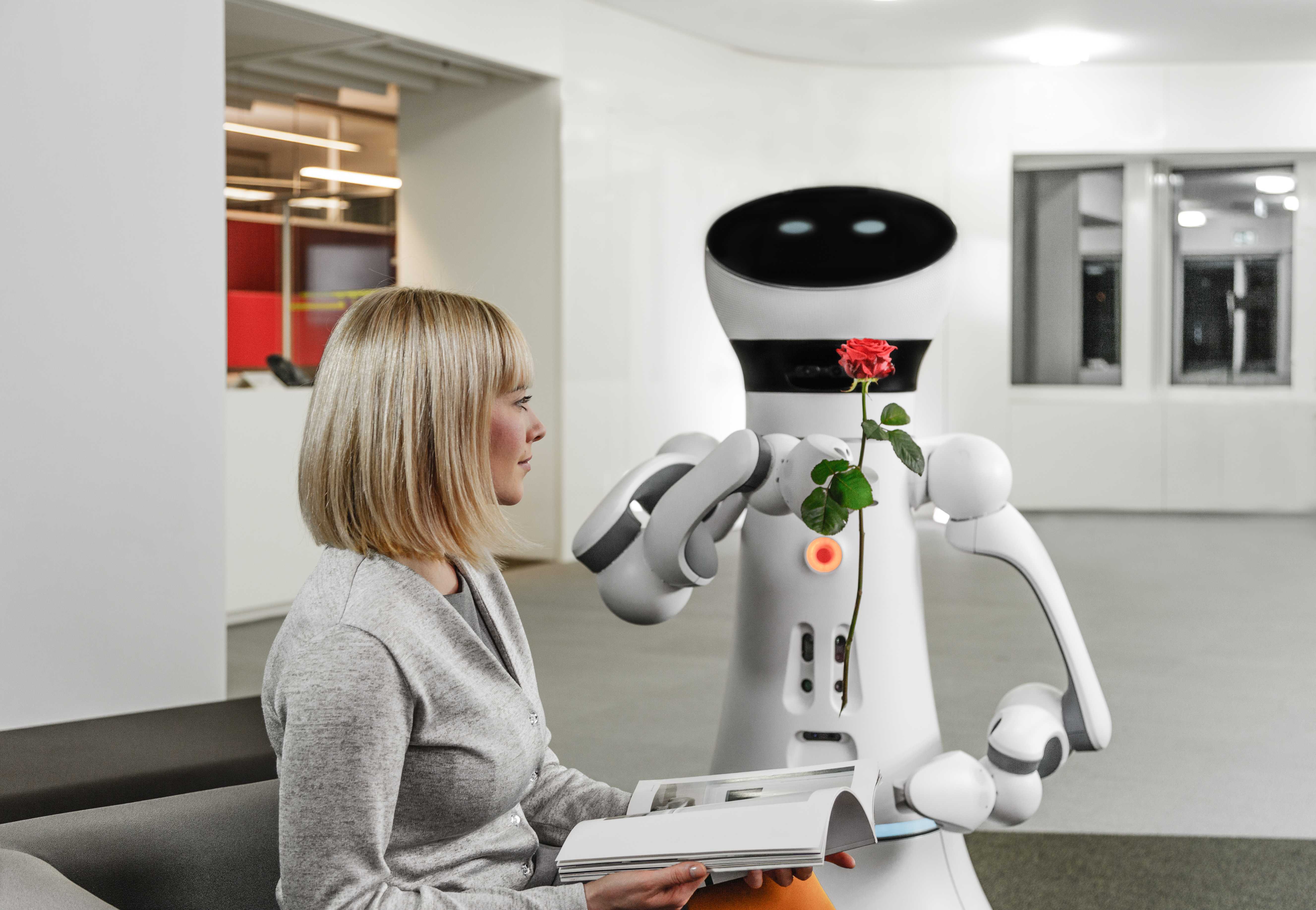Робот выполняет любые. Робот. Домашние роботы. Домашние роботы помощники. Роботы в быту.