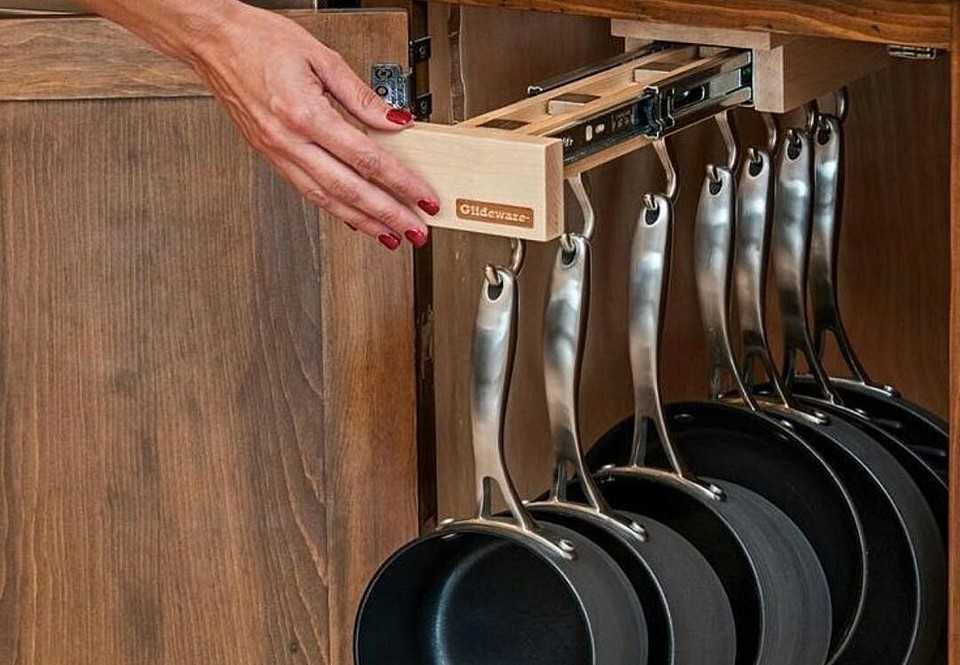 20 способов хранения сковородок на кухне
