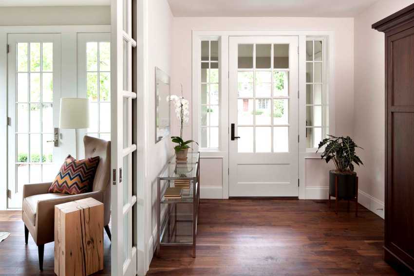 Белые межкомнатные двери в интерьере: обзор, моделей, текстур, правила ухода.